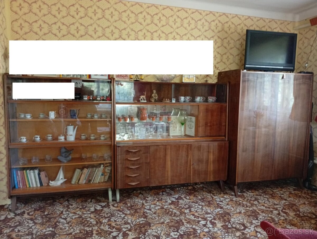 Staršia obývacia stena + gauč + kreslá