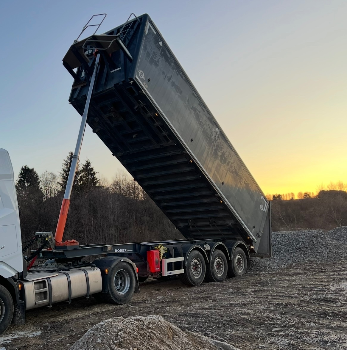 Sklápací naves Bodex