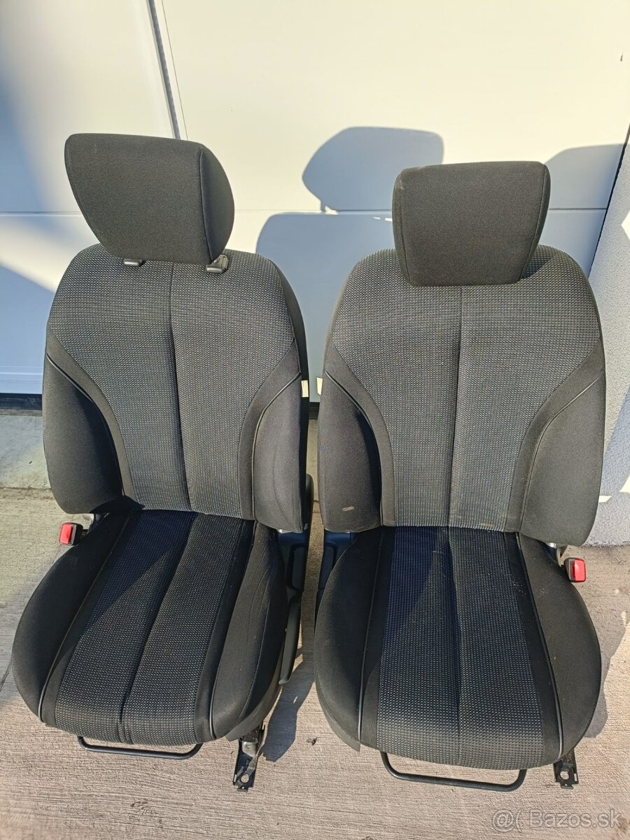 Predne sedacky mazda 2 2007-2011