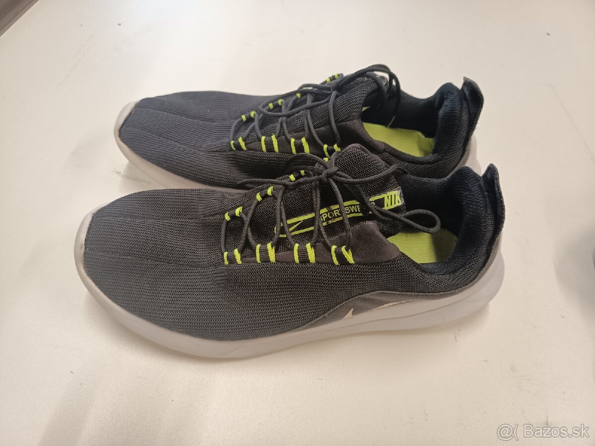 Tenisky Nike a kožené poltopánky Meindl
