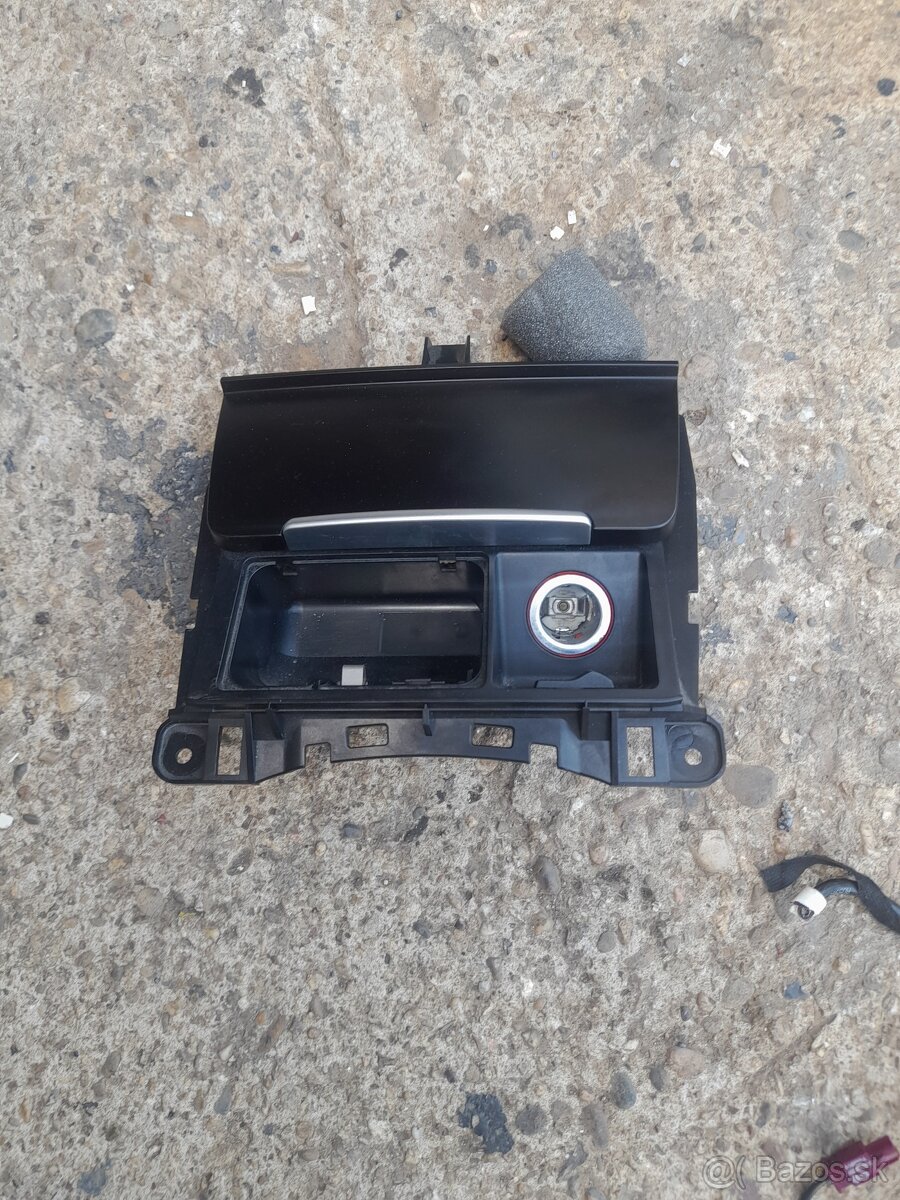 Audi A4 B8 stredovy popolnik