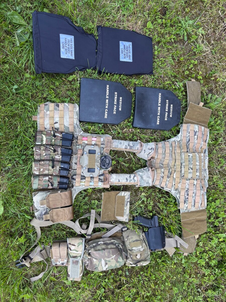 Nepriestrelna vesta Ciras multicam s plátami, príslušenstvom