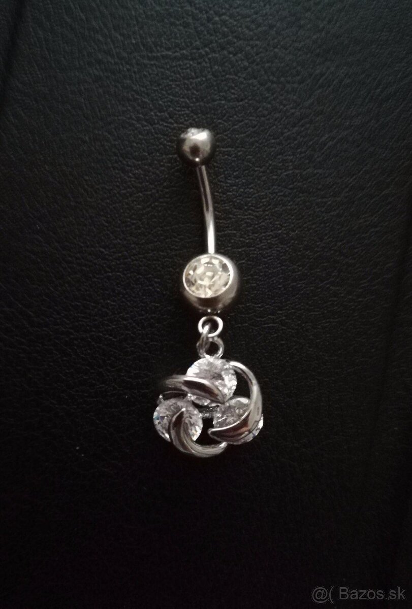 Piercing do pupku novy