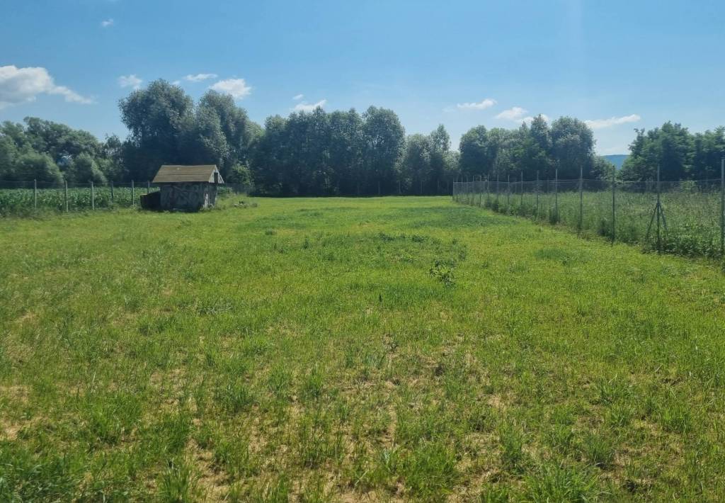 Dvorany nad Nitrou - veľký pozemok pri vodnej zátoke NR-TO