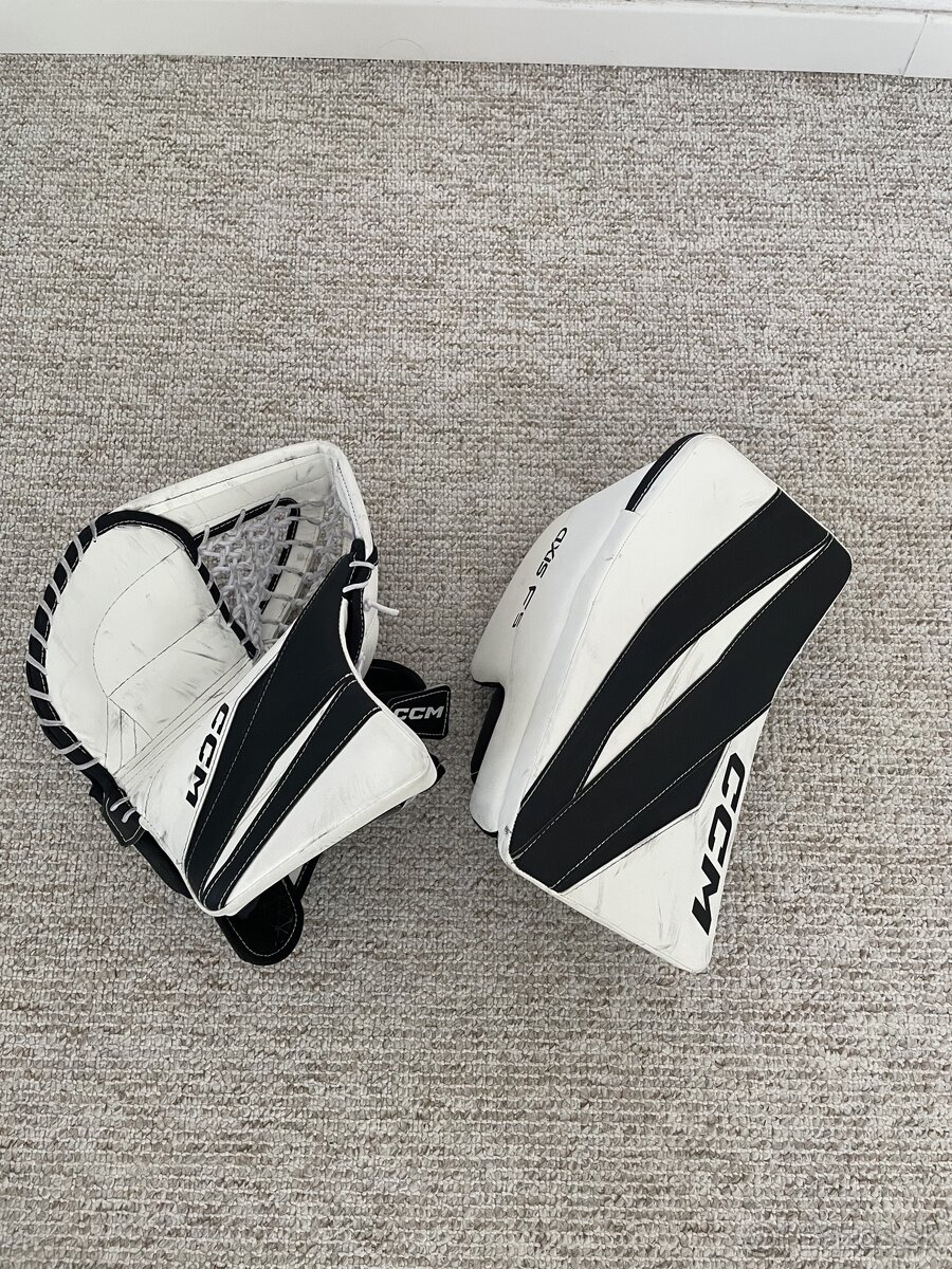 REZERVOVANE - Brankarske rukavice CCM Axis F5 jr