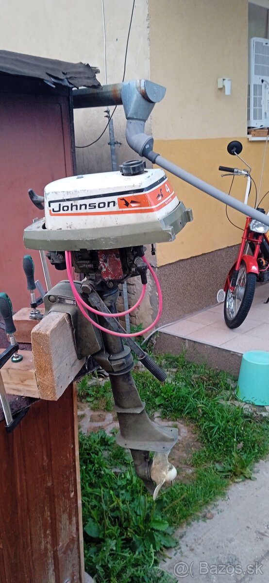 Predám 4 koňove lodné motory