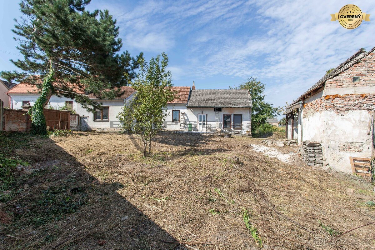 NA PREDAJ starší 3-izbový rodinný dom v Lábe - pôvodný stav