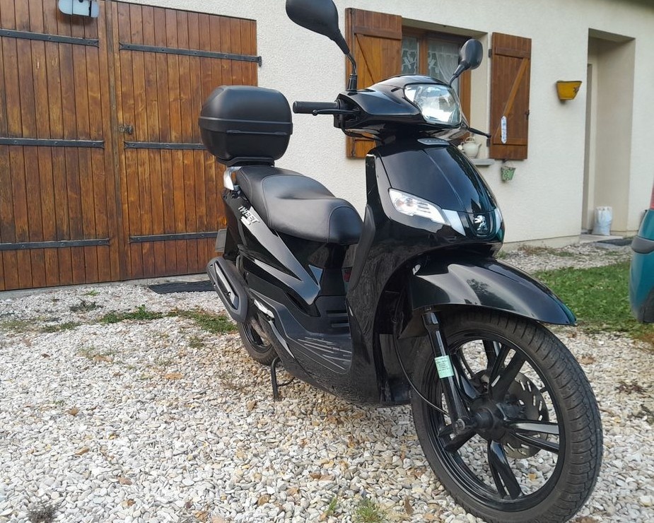 Predám krásny skúter Peugeot Tweet 125 na B vodičák, rv 2019