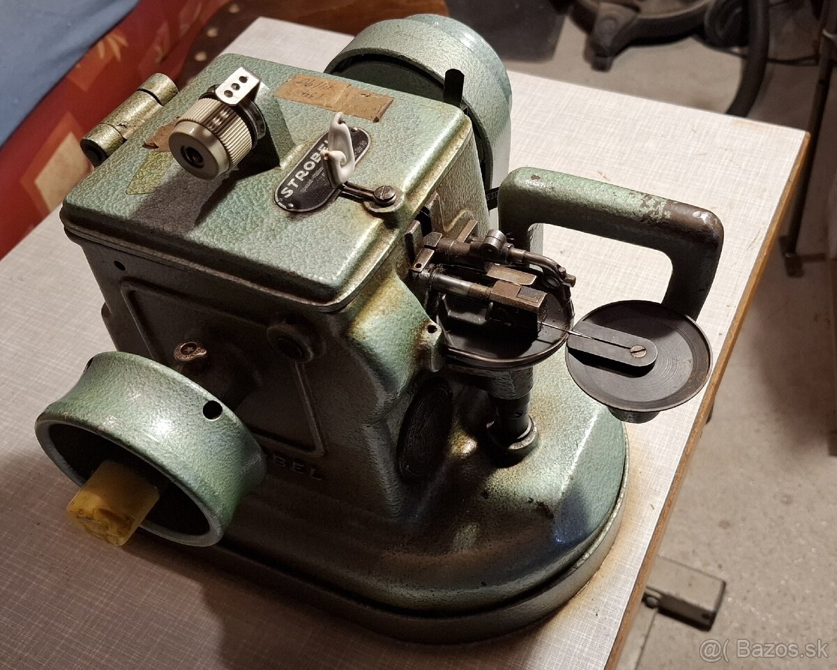 Kožušnícky šijací stroj STROBEL