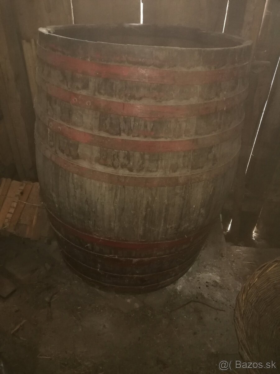 Veľký drevený sud 500 - 600 L, 8 obručí, pôvodná patina