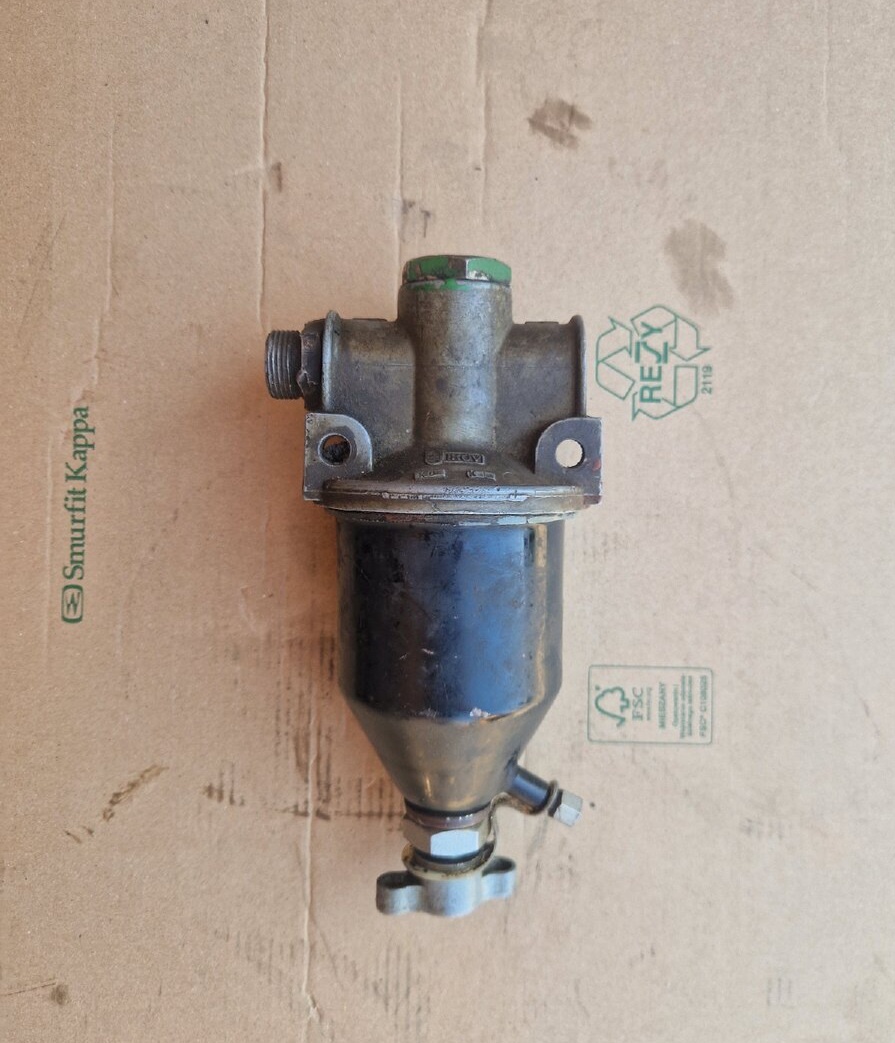 Plnic pneu na traktor Zetor