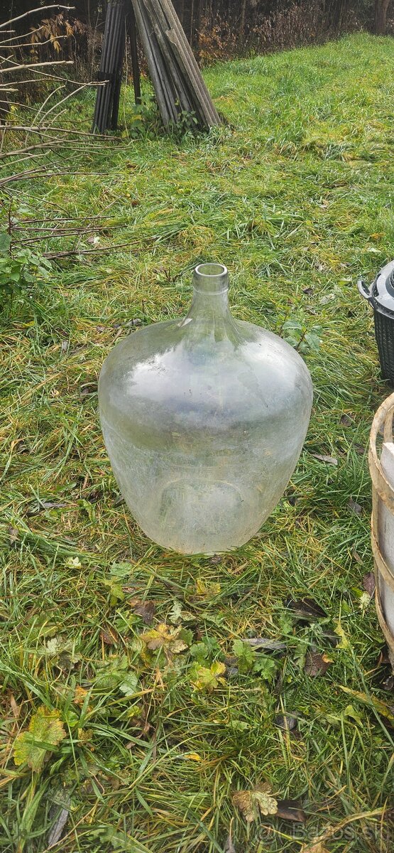 Predám demižóny 50 l