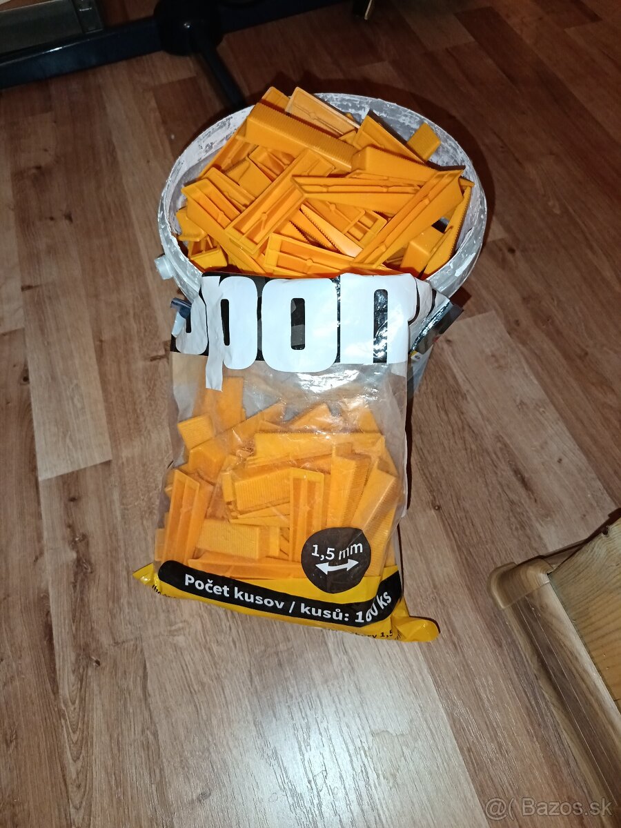 Kliny na dlažbu