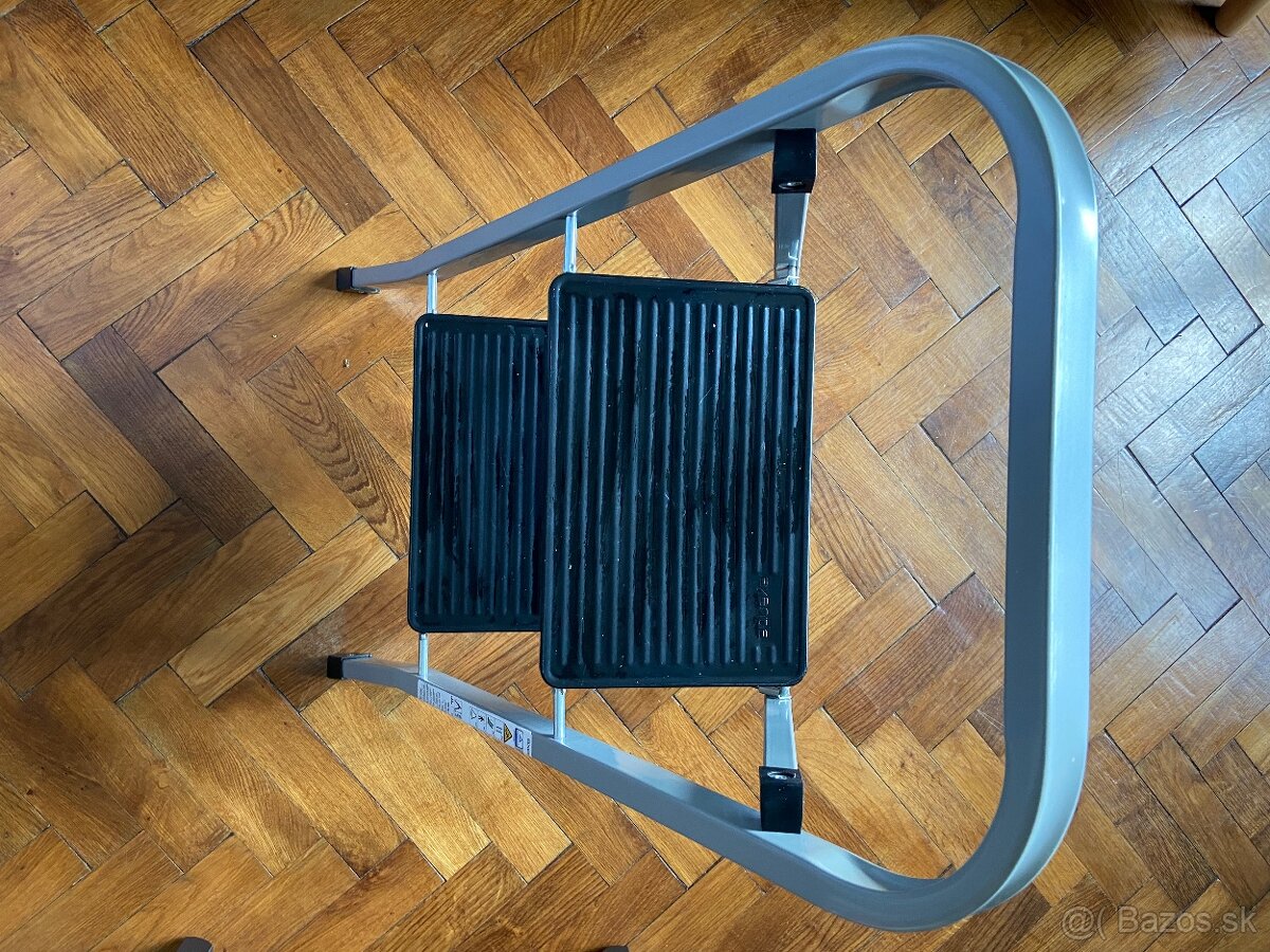 Predám malý skladací dvojstupňový rebrík