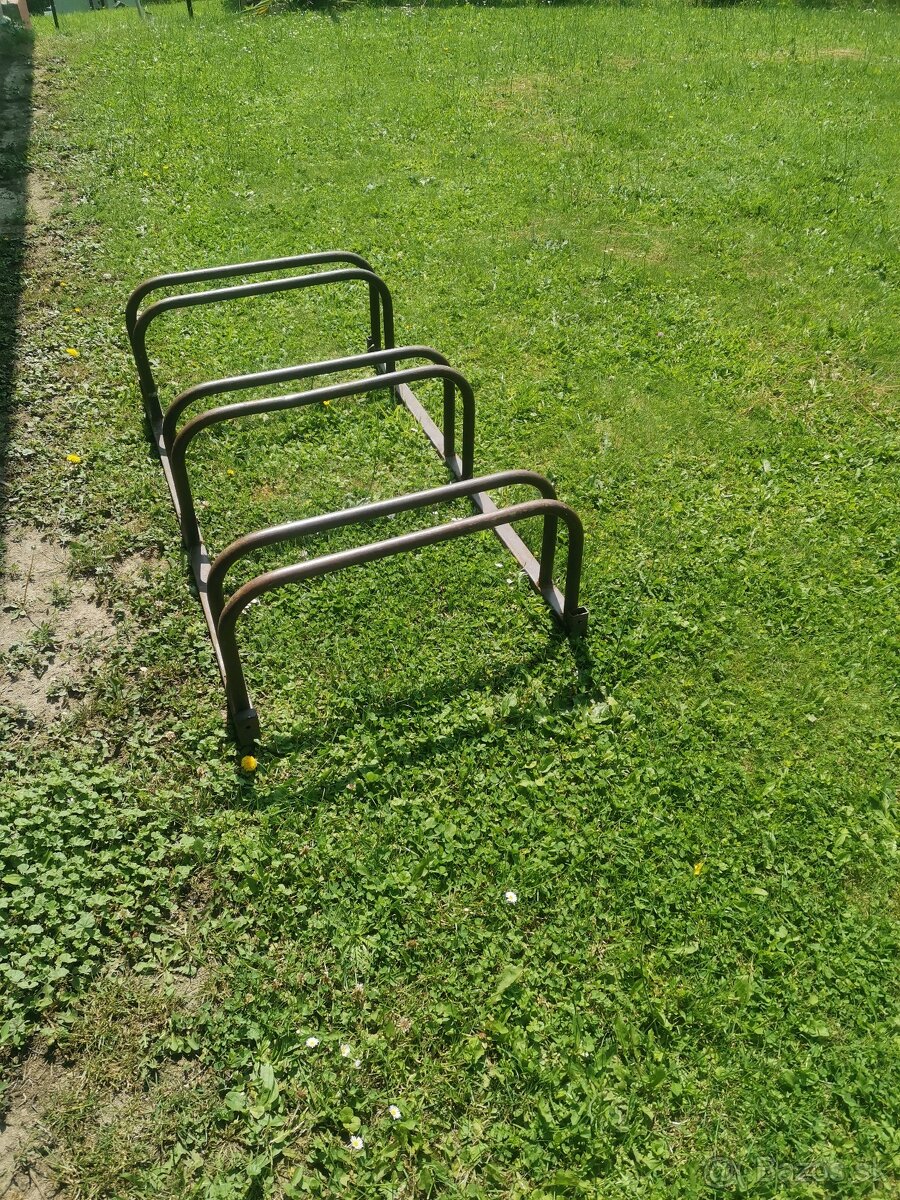 Stojan na 3 bicykle