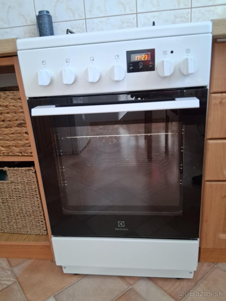 Kombinovaný sporák Electrolux LKK540232W biely