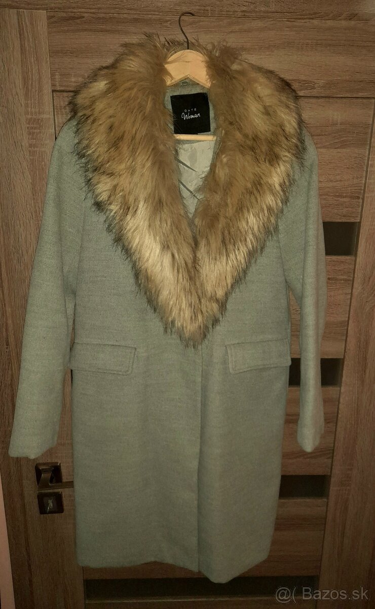 Elegantný dámsky kabát s kožušinou