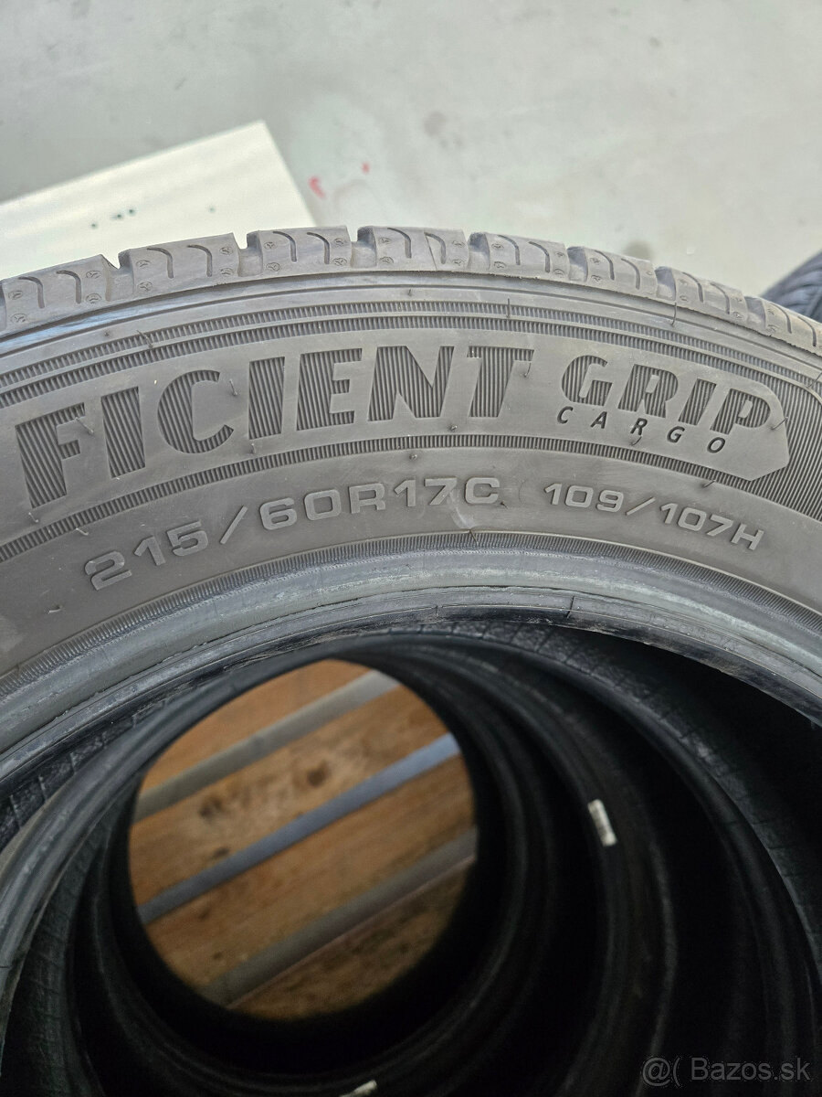 Predám 215/60 R17C Letné pneu