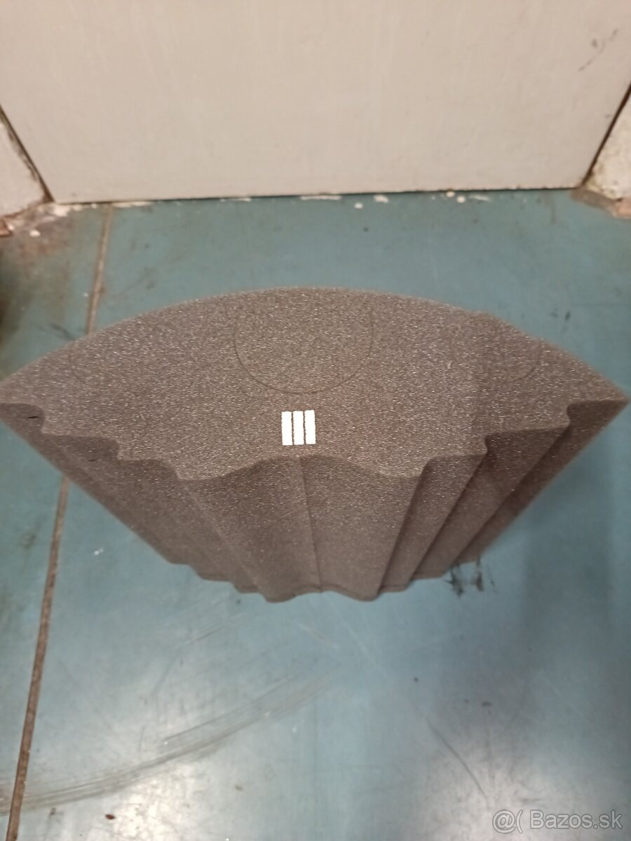 Bicie-tlmiaca pena do veľkého bubna