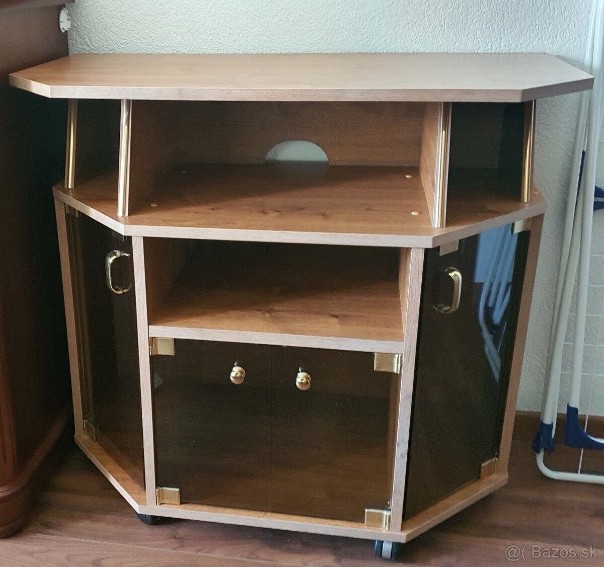 Stolík pod TV, stolík pod akvárium či na iný účel