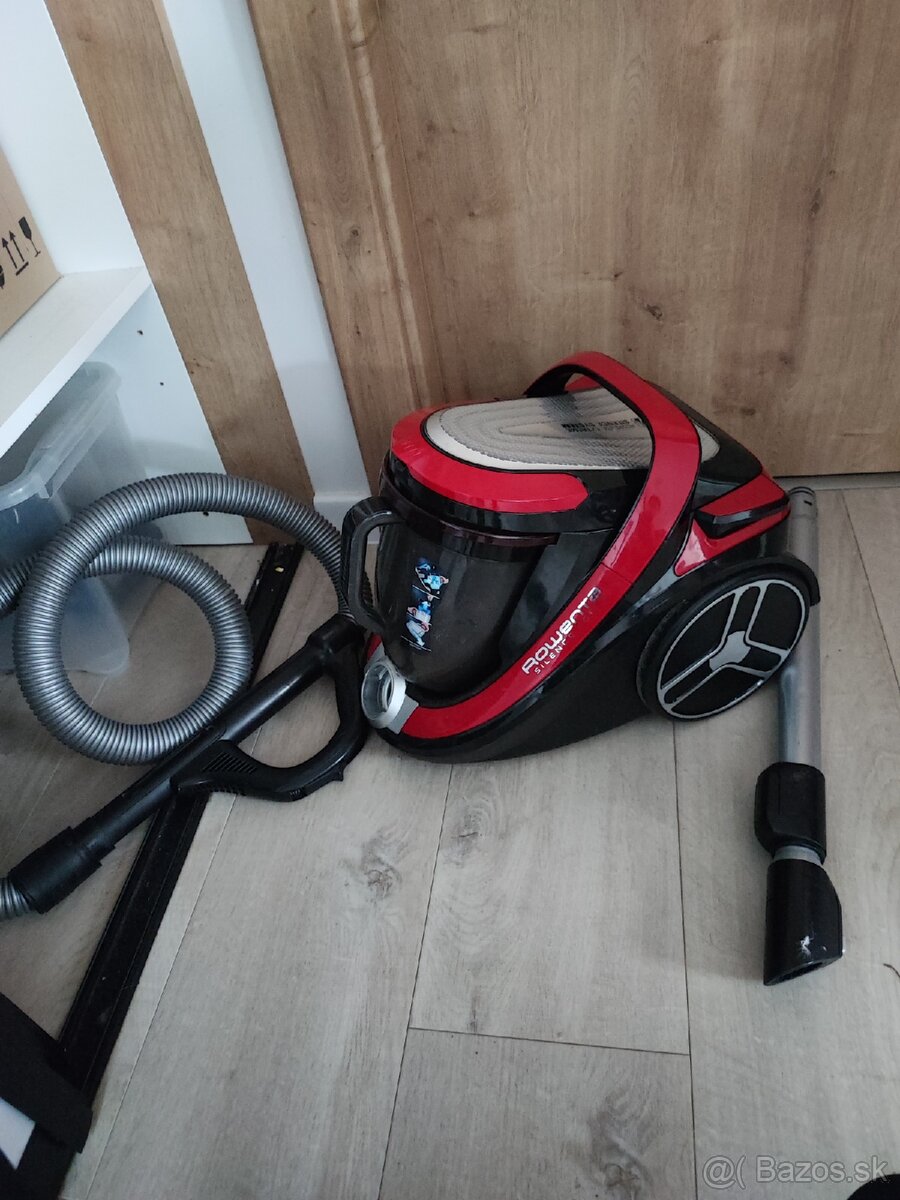 Vysávač bezvreckový Rowenta