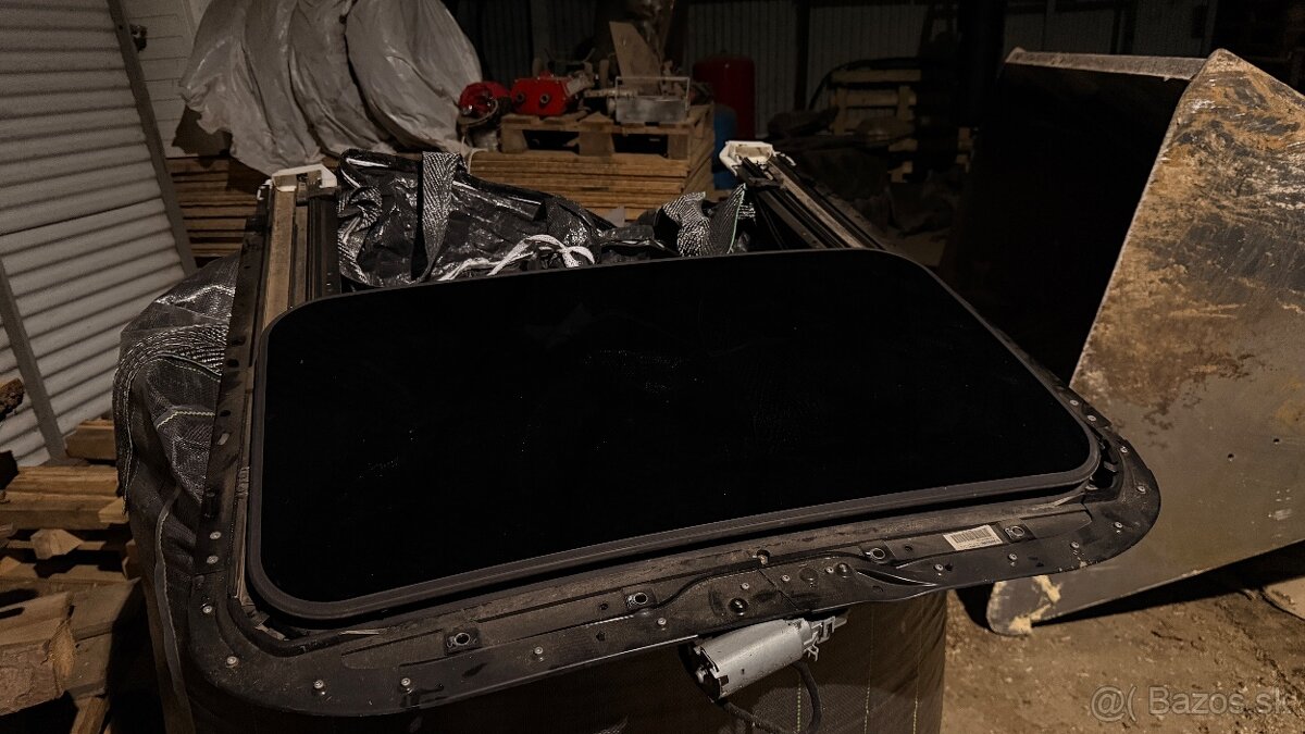 Audi A4 B7 strešné okno