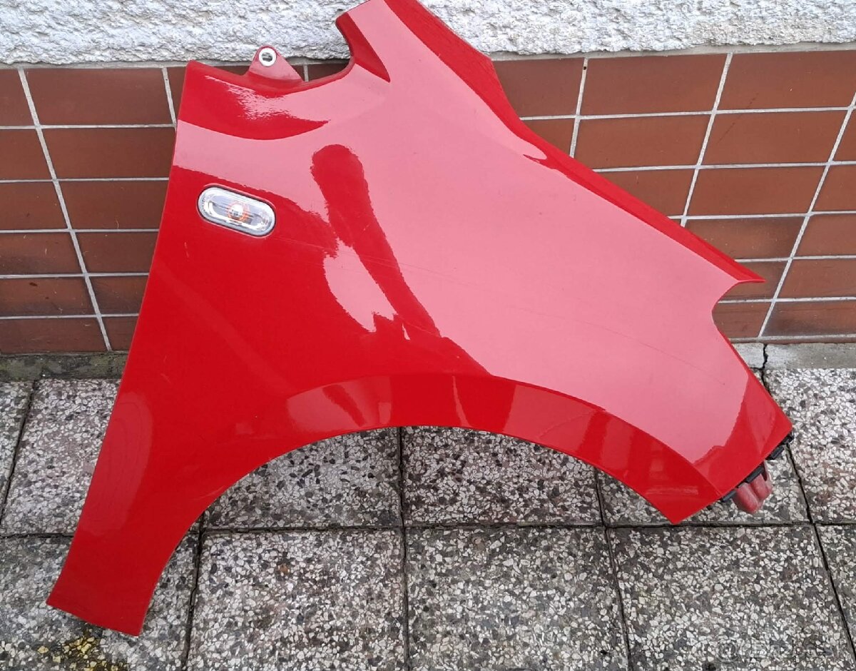 Predný pravý blatník Škoda Citigo 2011+ LY3D červená