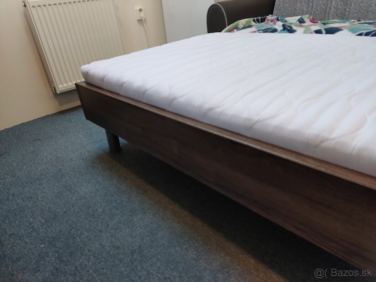 Predám posteľ s matracom a roštom 90x200cm