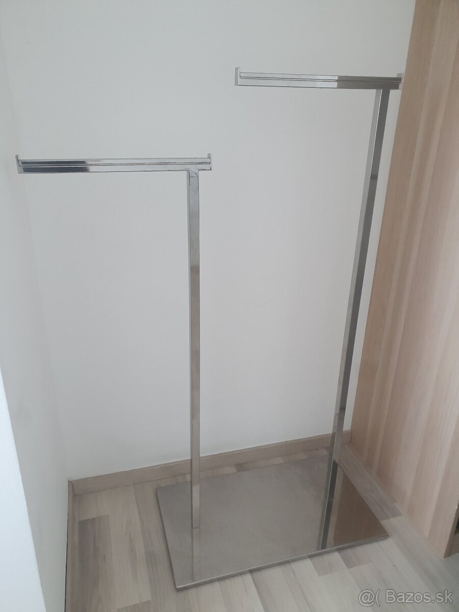 Predám 2x štender