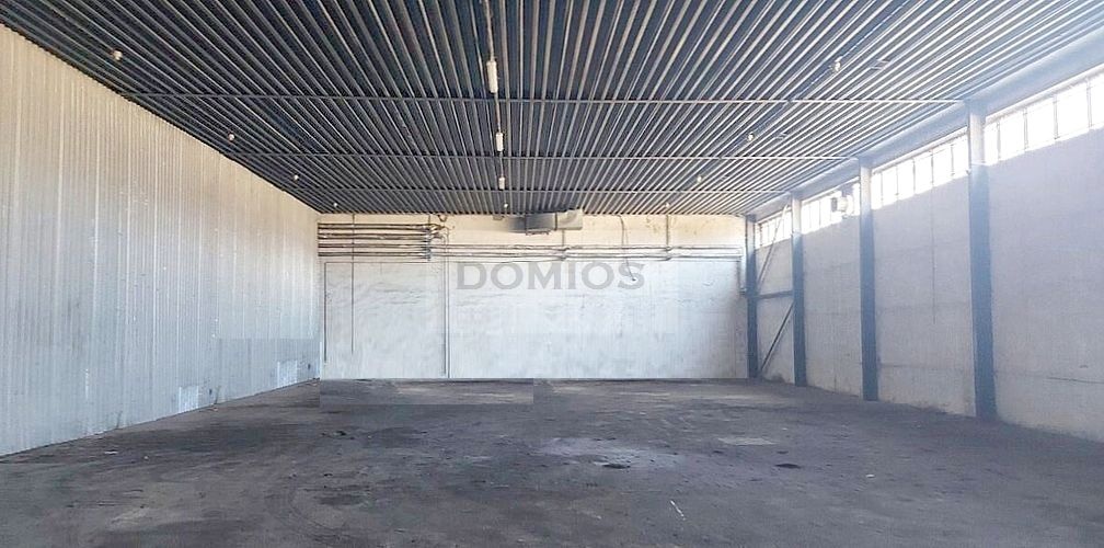 Garáž / skladová hala (400,39 m2, vjazd MV, parking, KE-J)