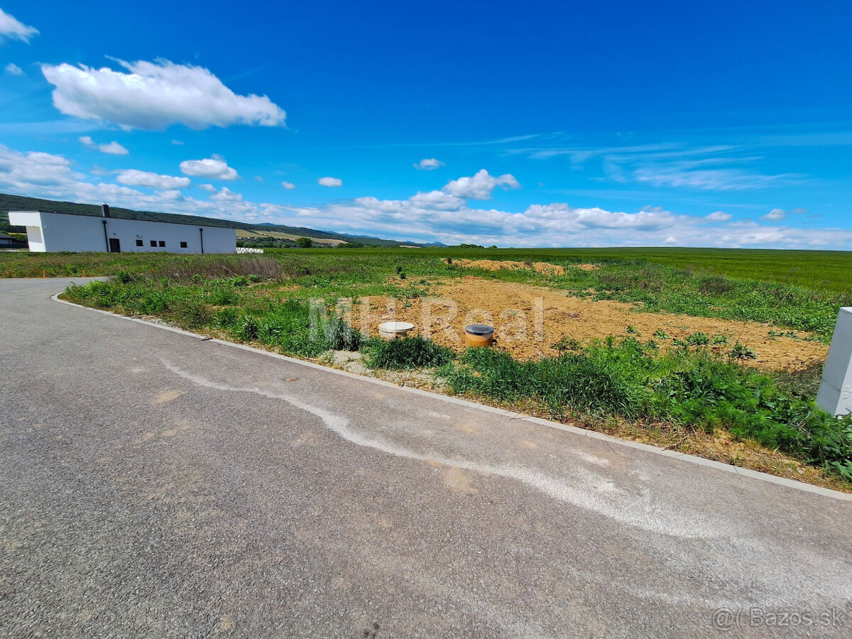 ROZHANOVCE - lukratívne stavebné pozemky 607 m2, 758 m2