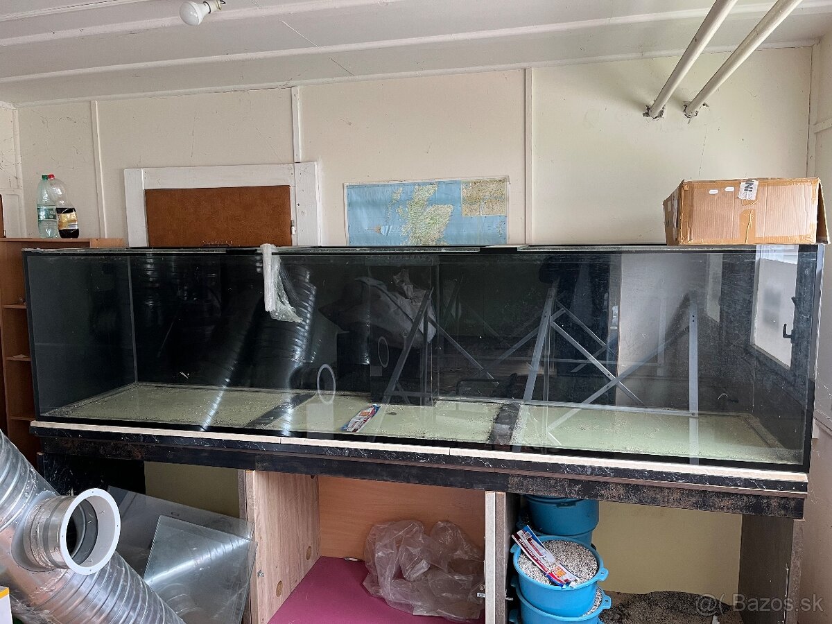 Predám nadrozmerné akvárium o rozmere 320x80x75 cm