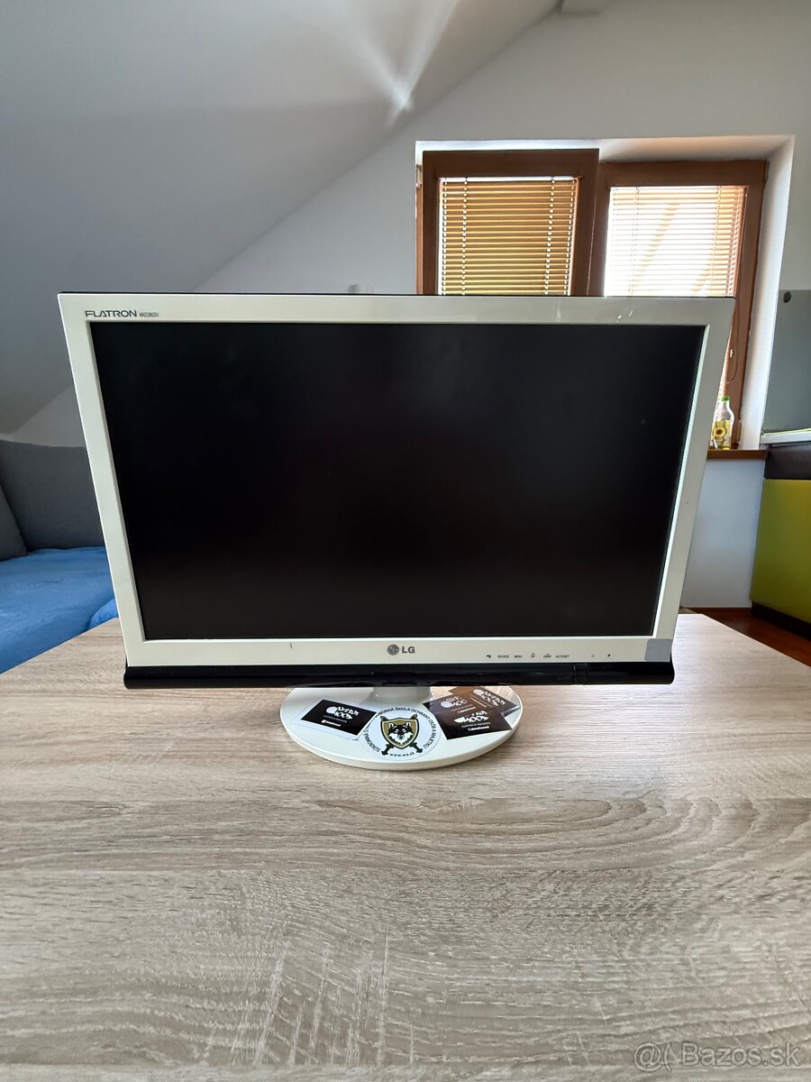 LG Flatron monitor