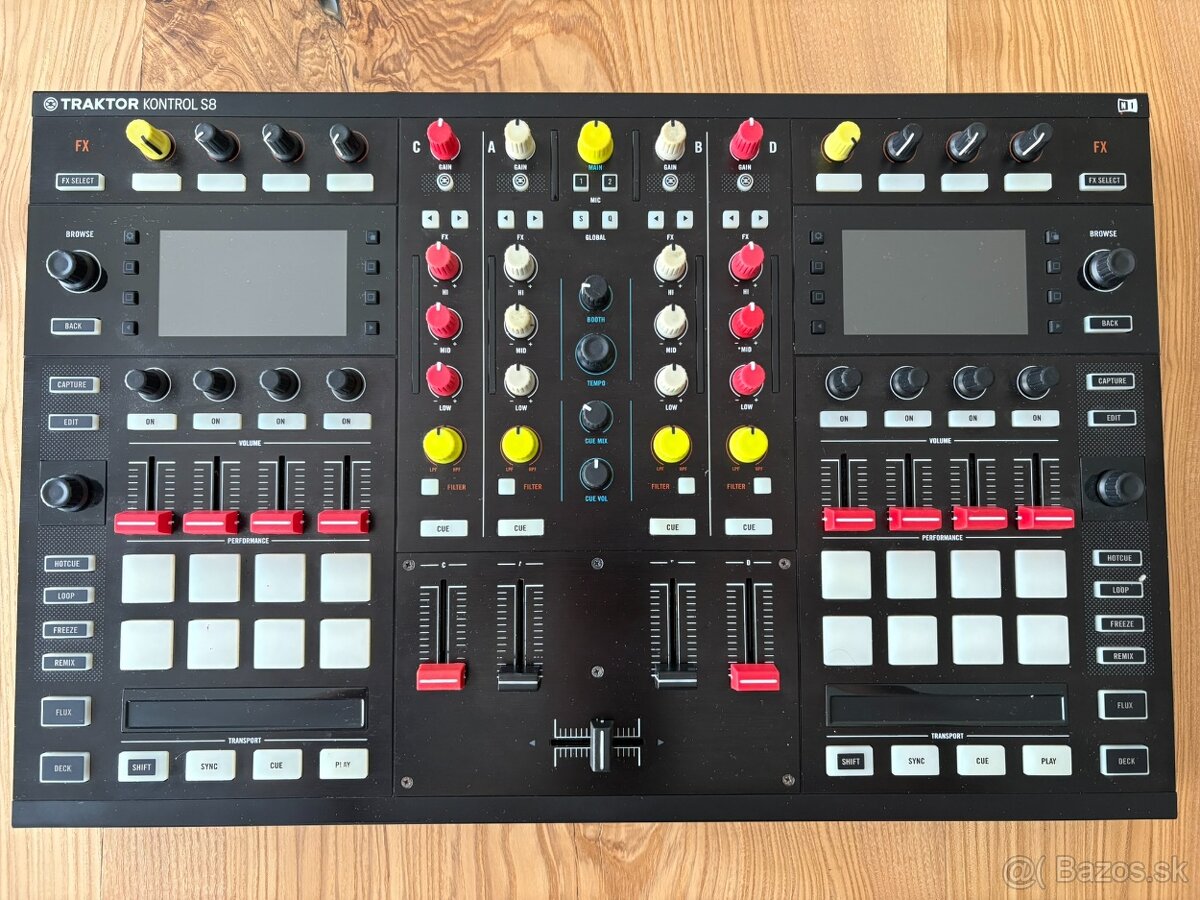 Native Instruments Traktor Kontrol S8 MK2 DJ kontroler