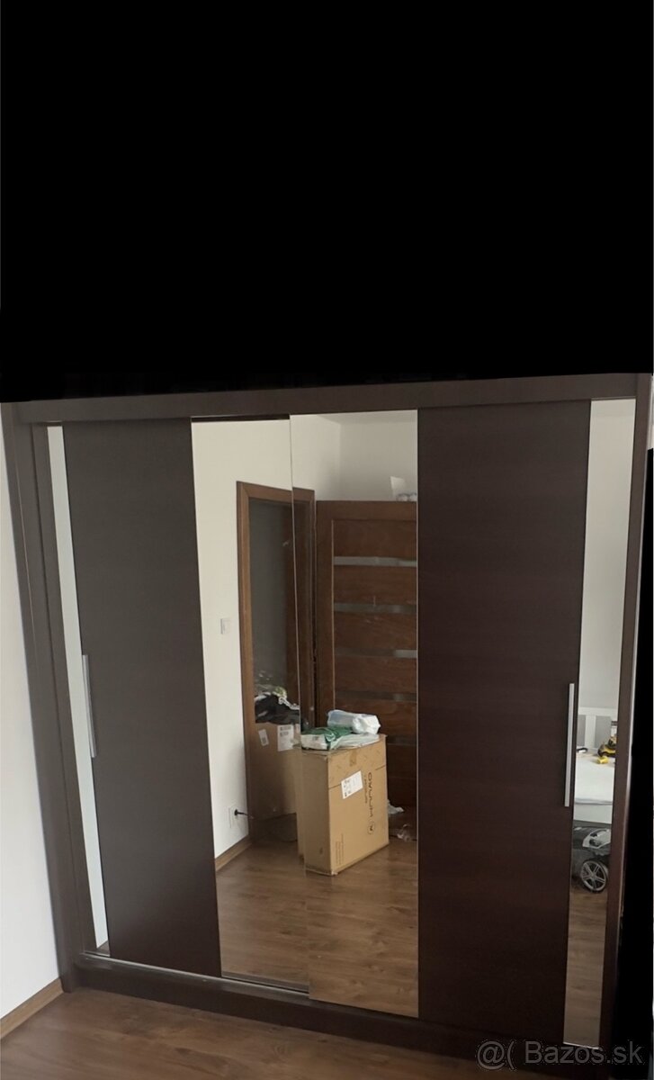 Šatniková skriňa