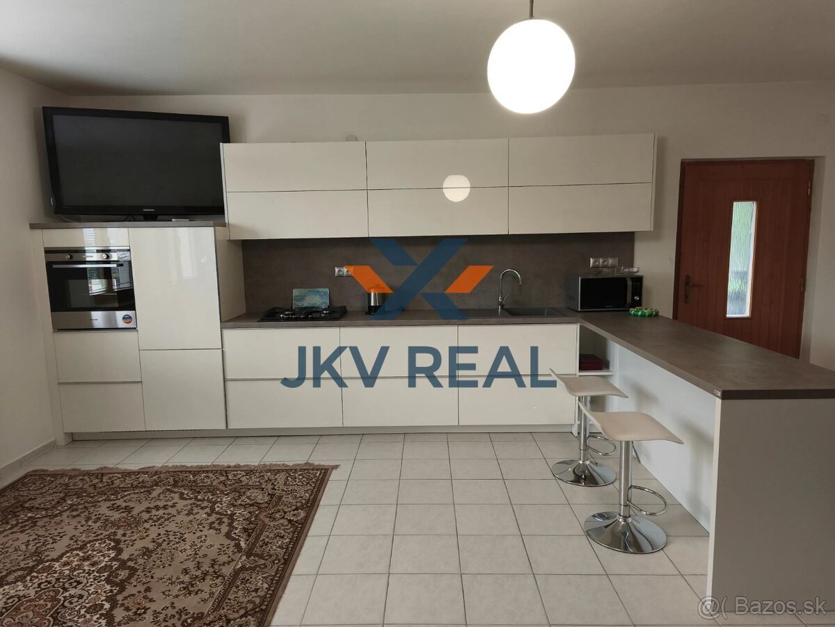 2 izbový byt v rodinnej vile na PRENÁJOM, Bratislava- Nové m