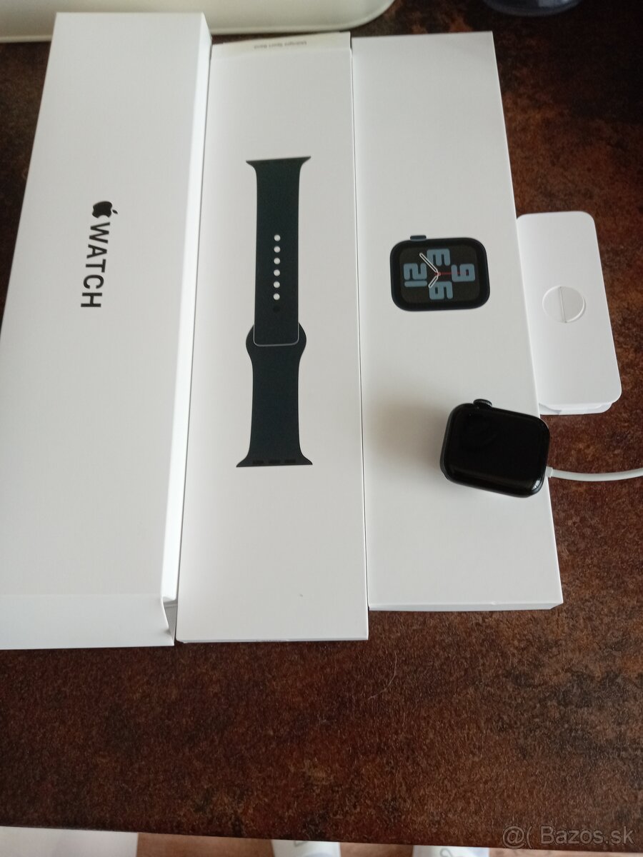 Inteligentné hodinky Apple Watch SE 2022