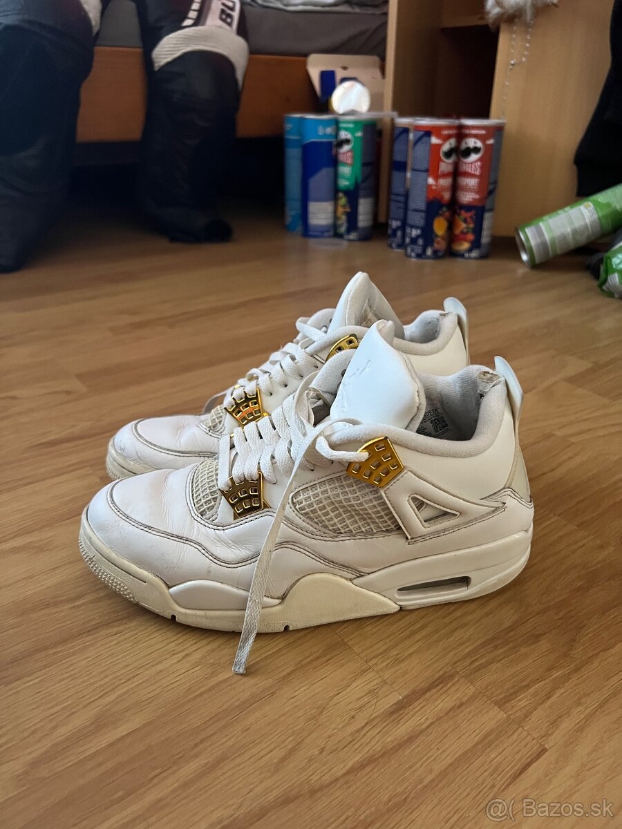 Nike jordan 4 metallic gold