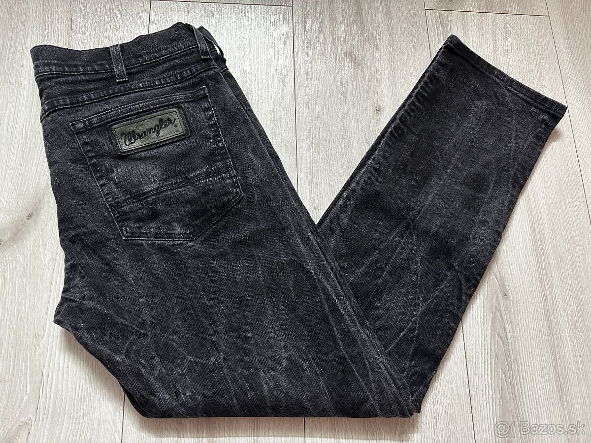 Nové,pánske,kvalitné džínsy WRANGLER - 33/32