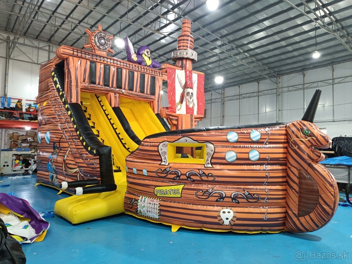 Skakaci hrad pirátska loď