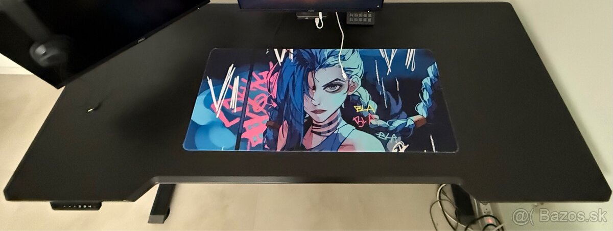 Predám kancelársky stôl/polohovatelný