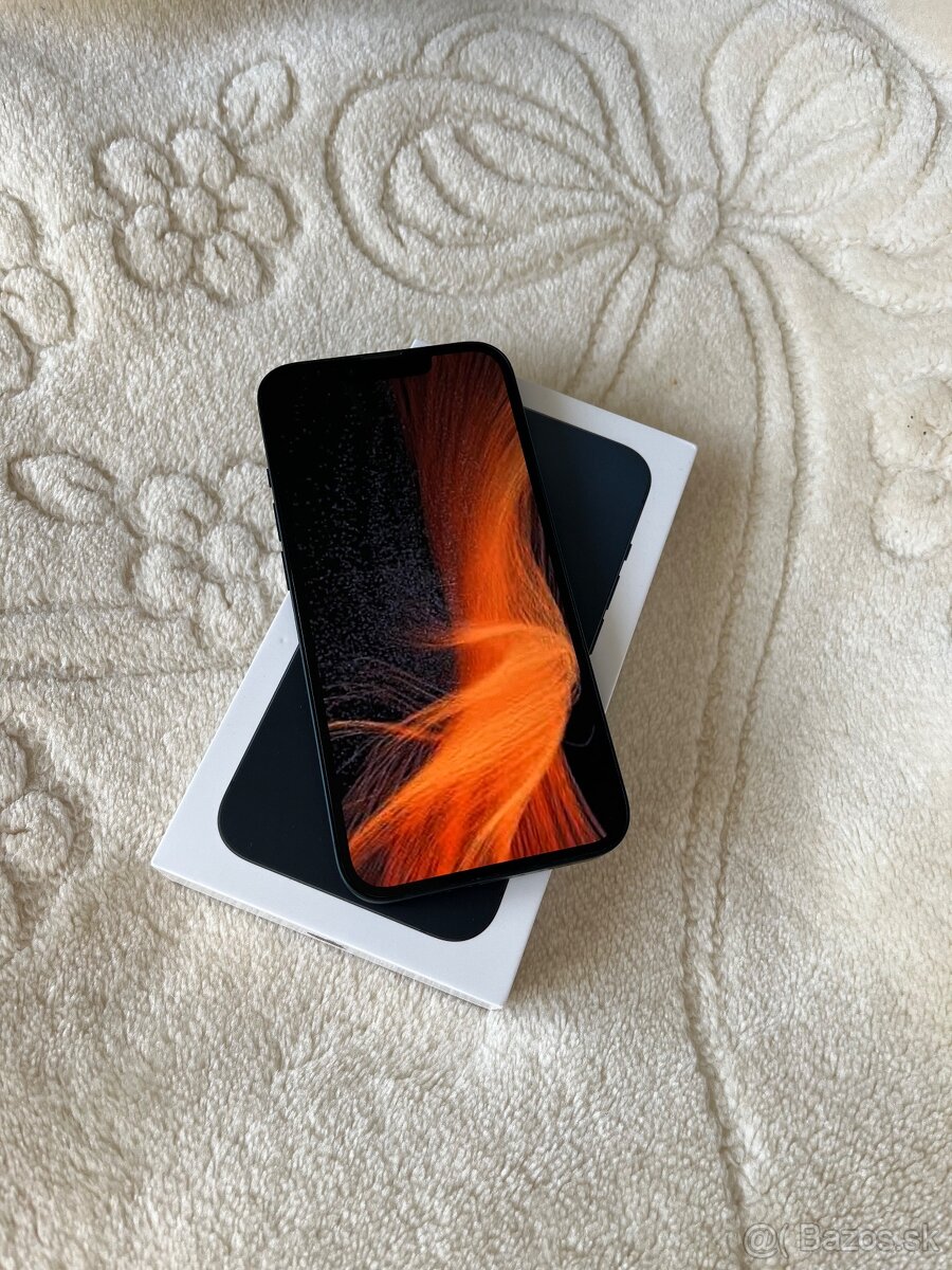 Apple iPhone 13 Midnight 128gb.