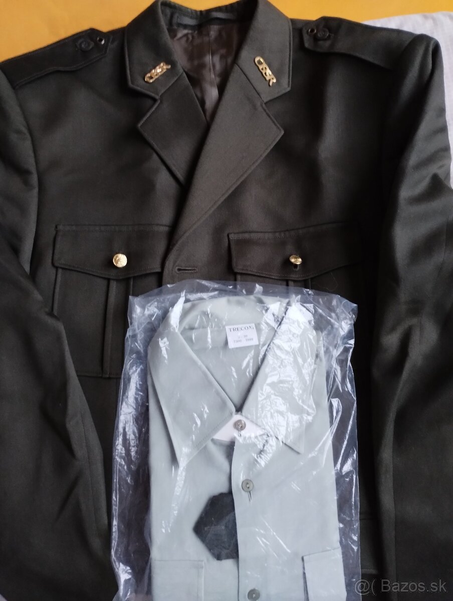 Vojenské sako a košeľa