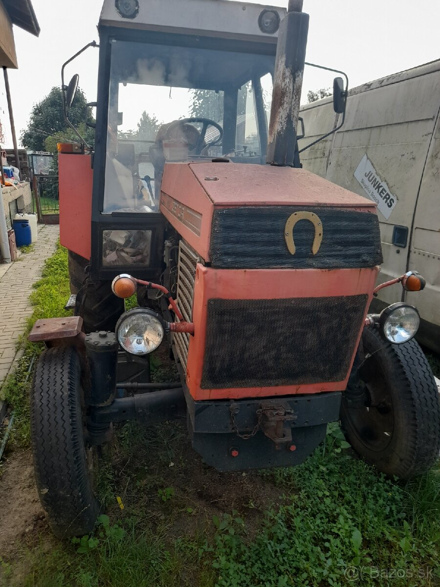 Predám traktor.