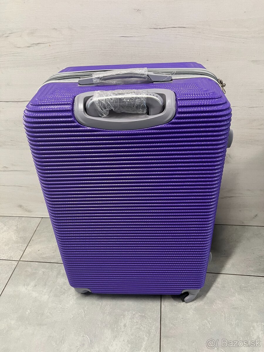 Cestovný kufor fialový