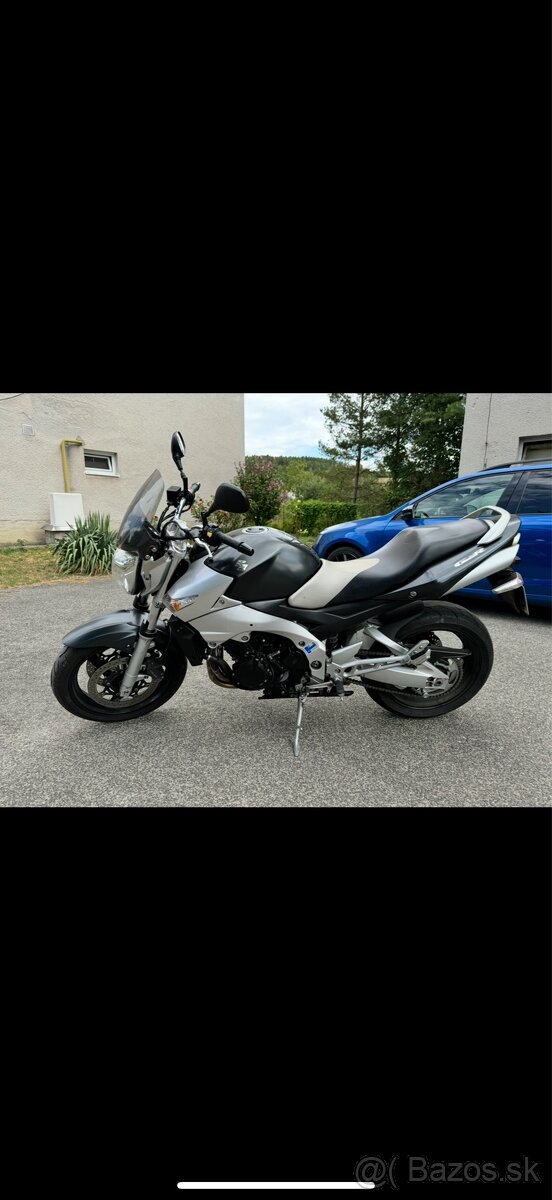 Suzuki GSR600