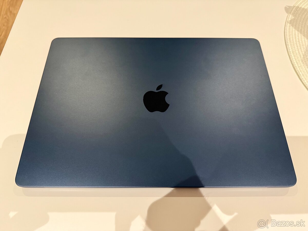Predám Macbook Air 15” M3 SK 2024 16Gb Ram 512GB pamäť