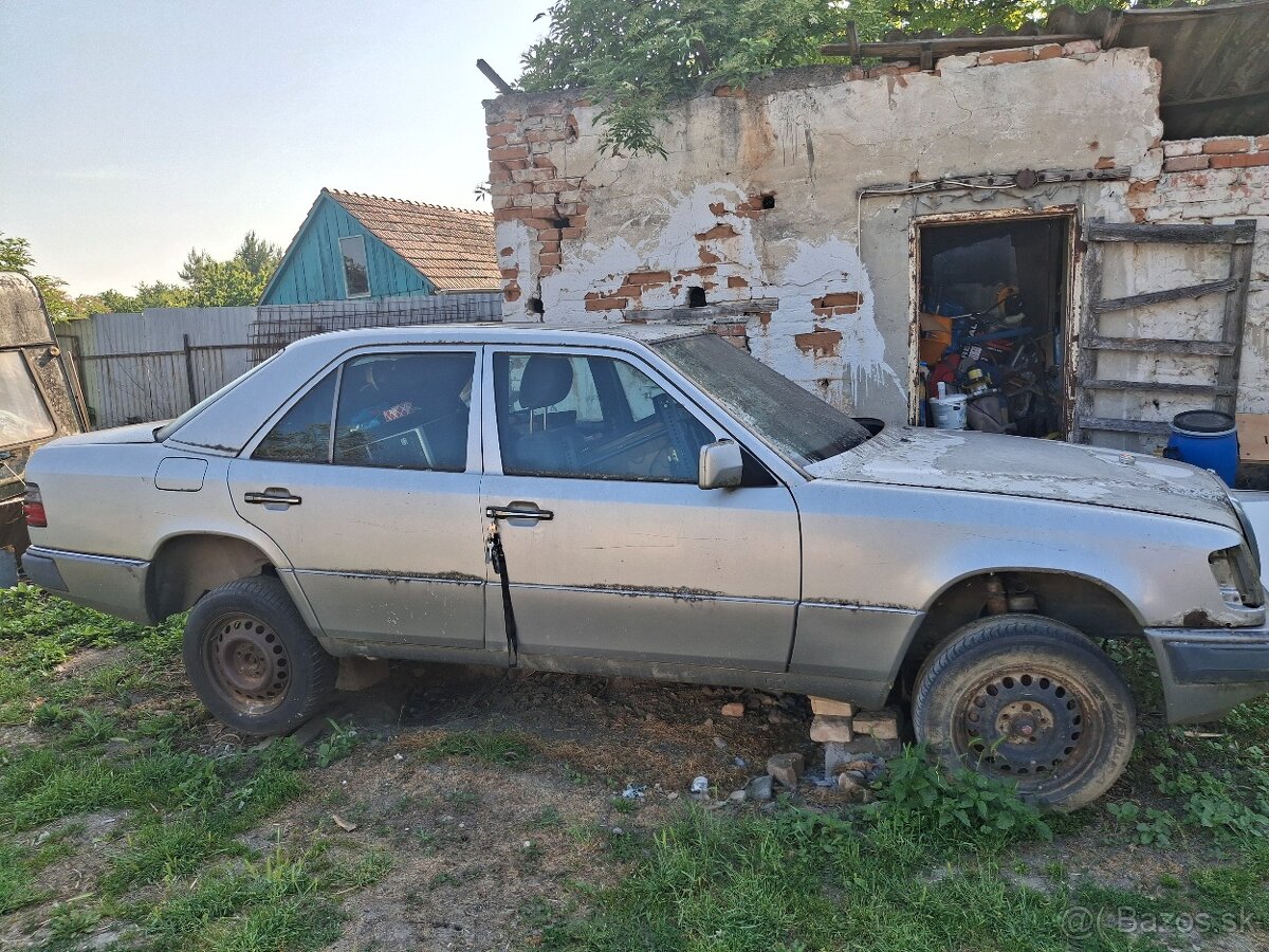 Predám na súčiastky v celku
