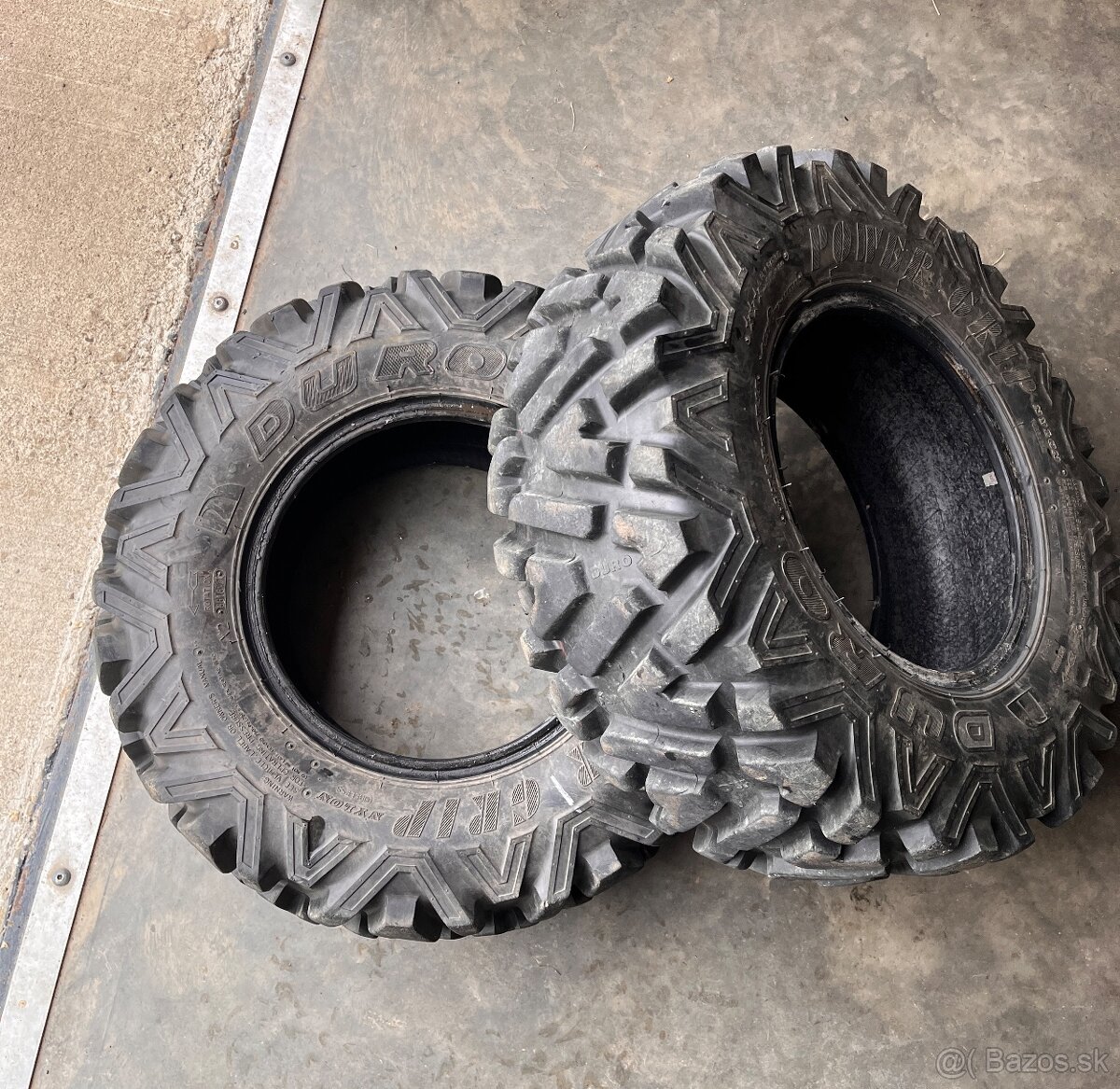 Pneu duro 25x8r12