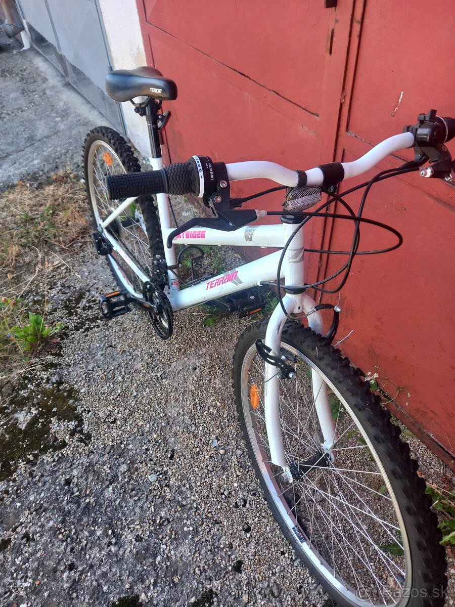 Predám dievčenský juniorský horský bicykel